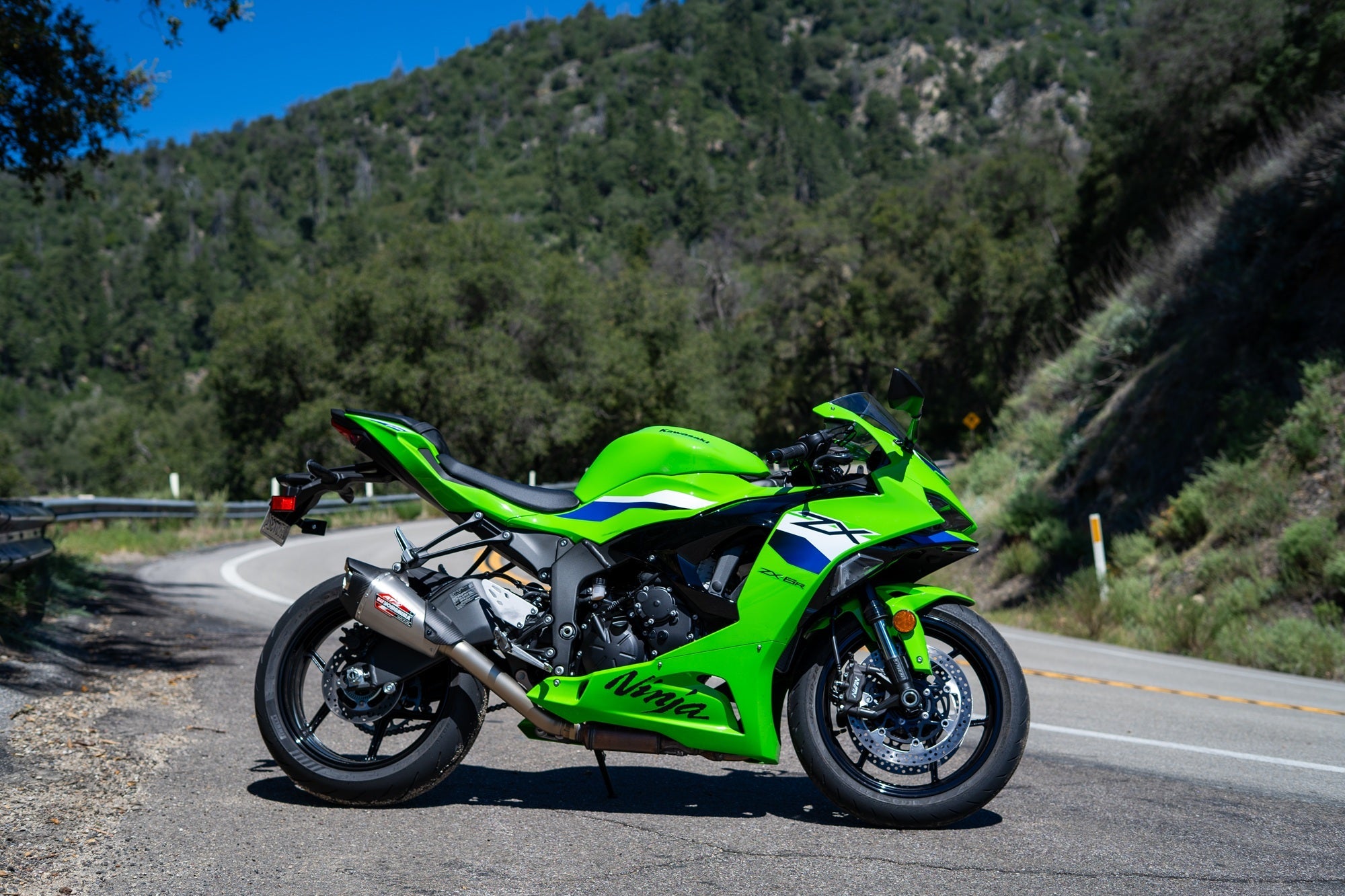 Yoshimura AT2 Street Slip-On Exhausts Kawasaki Ninja ZX6R / ZX636 2024-2026