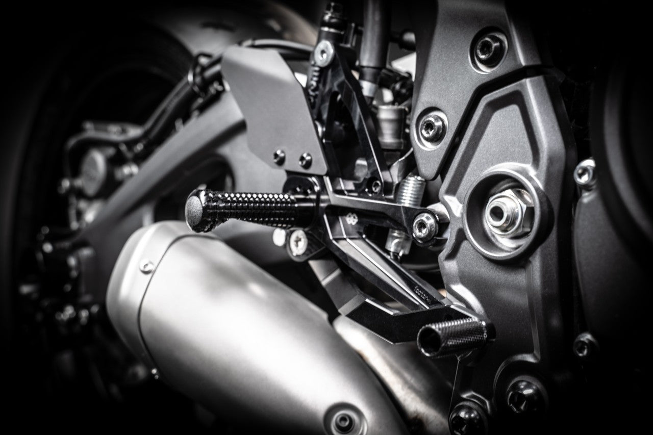 Gilles Tooling FXR Rearsets Yamaha R7 2021-2025