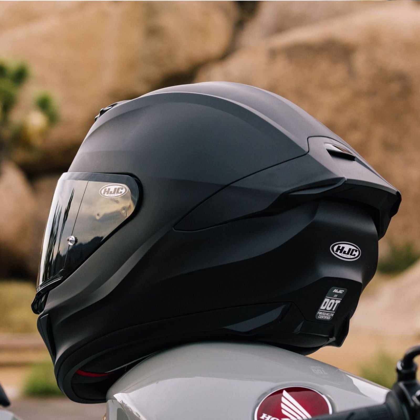 HJC i11 Helmet Semi-Flat Black XL HJC i11 Helmet Semi-Flat Black XL