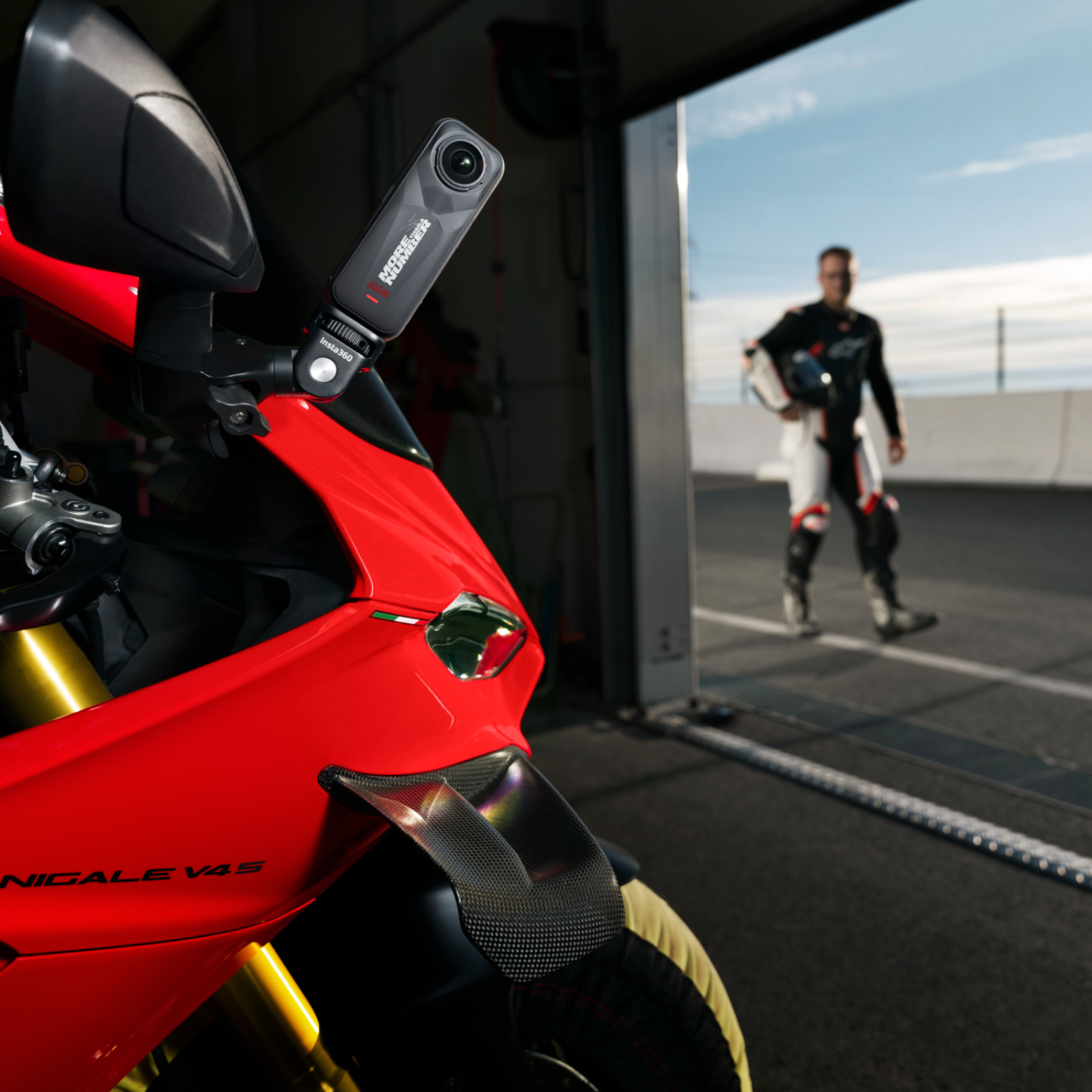 Insta360 X5 MM93 2025 Championship Edition Bundle